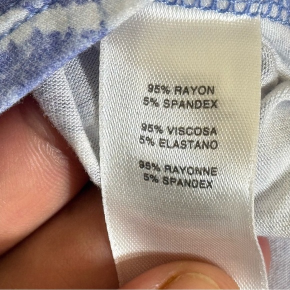 Chico’s Asymmetrical Tunic Blue White Wavy Print Size 3 XL Travel Coastal - Picture 9 of 10